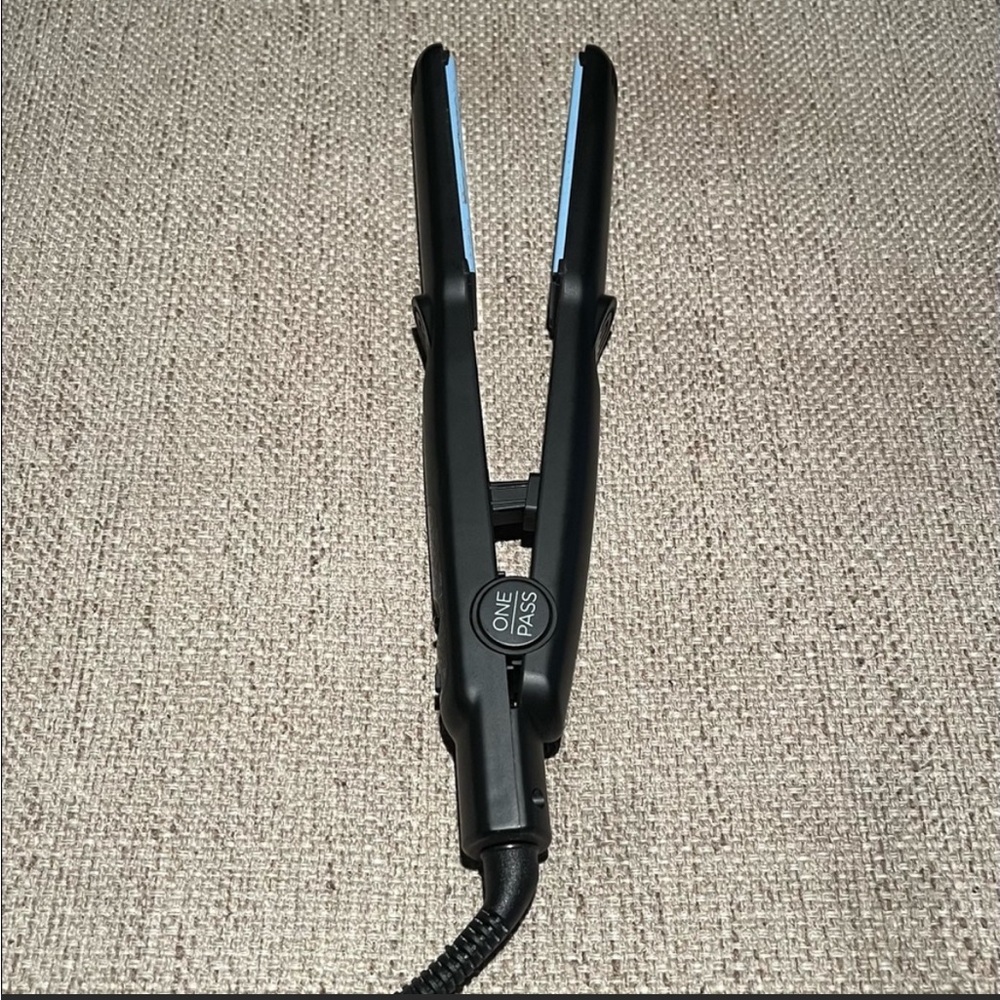 Bio ionic one pass flat iron